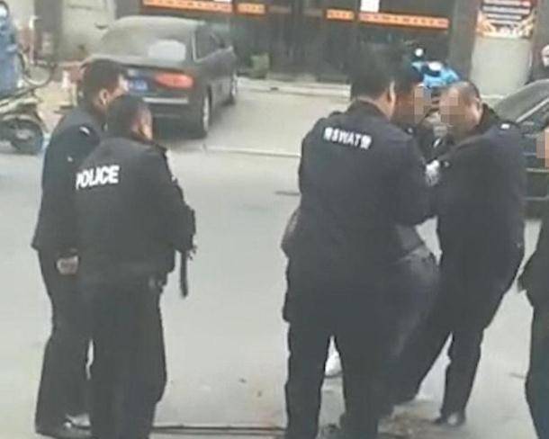 
辽宁一男子当街行凶 致7人死亡7人受伤 官方通报：抨击社会|太阳成tyc7111cc(图4)