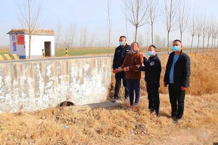 ‘太阳成tyc7111cc’
东明警方押解3名犯罪嫌疑人公然指认现场(图11)