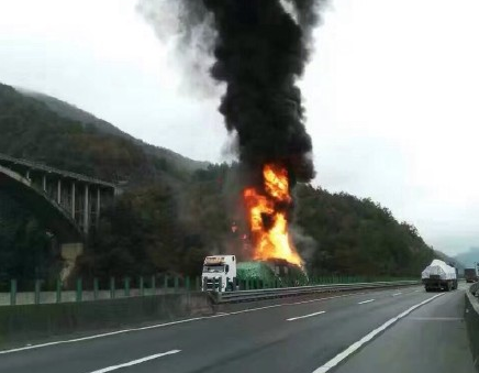 膝盖受伤后这么练越练越伤!:太阳成tyc7111cc(图3) 太阳成tyc7111